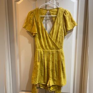 NWT Lulu’s Lovely Times Yellow Floral Burnout Backless Romper. Small